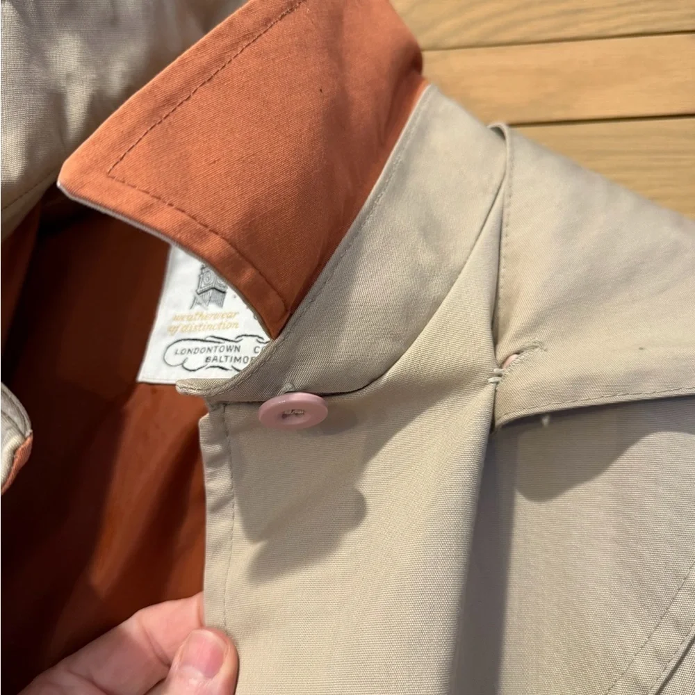 Vintage classic London Fog  Tan Trench Coat with Rust Lining Union Label USA 10P